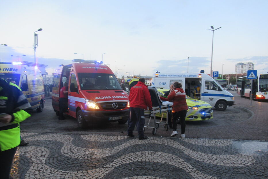 Oito feridos em acidente com autocarro no Barreiro 
