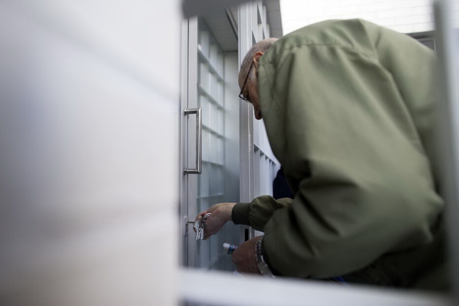 Fernando Medina entregou as chaves das novas casas aos moradores do bairro da Boavista, em Benfica   