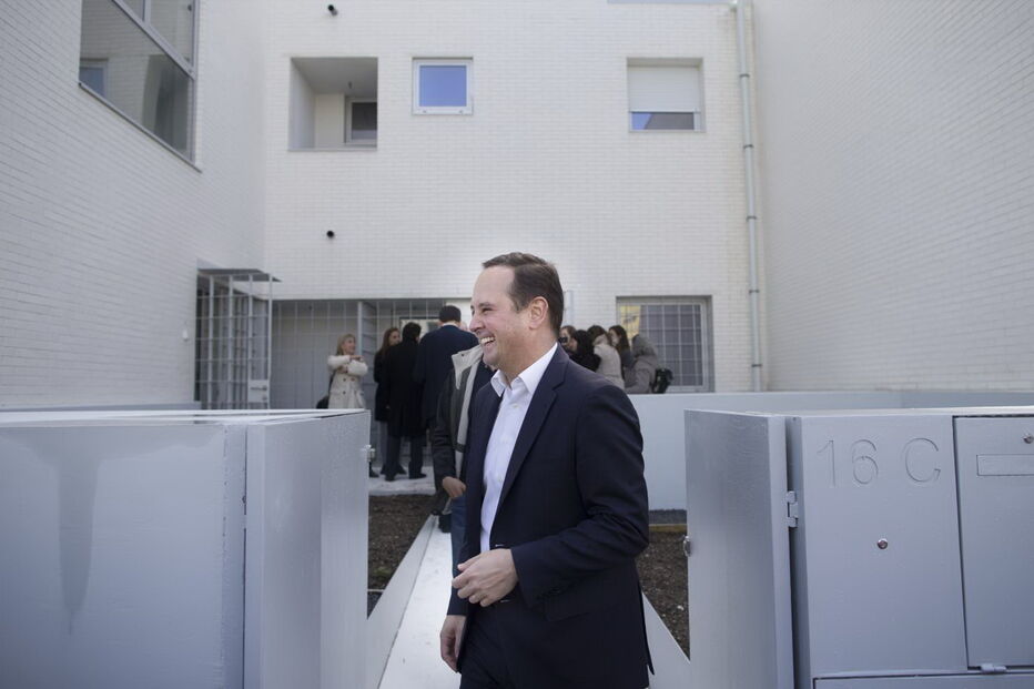 Fernando Medina entregou as chaves das novas casas aos moradores do bairro da Boavista, em Benfica   