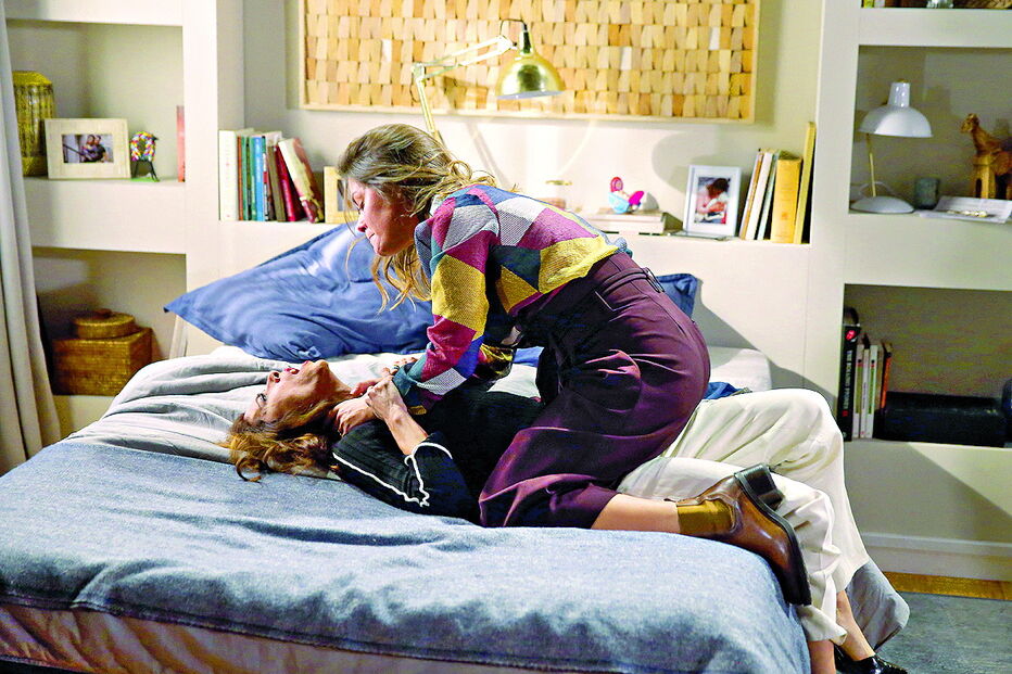 Mafalda Luís de Castro e Anabela Teixeira durante cena de 'Alguém Perdeu'