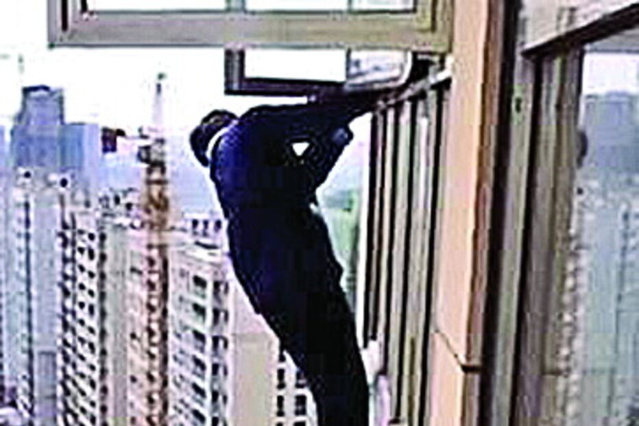 Ladrão acaba salvo pela polícia 