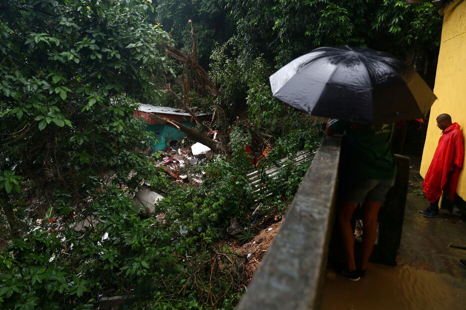 Inundações provocam caos nas ruas do Rio de Janeiro