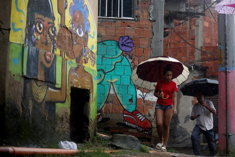 Inundações provocam caos nas ruas do Rio de Janeiro