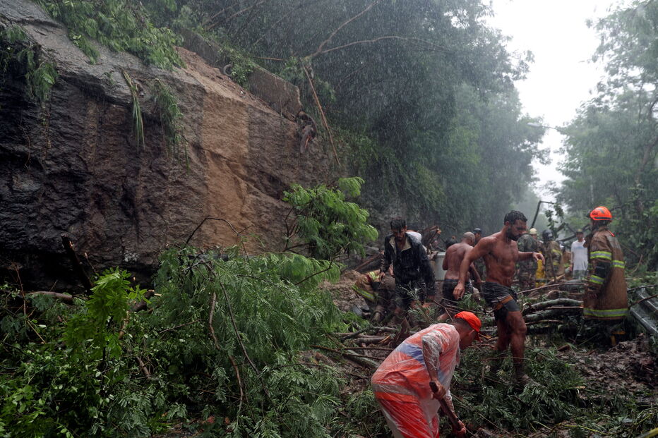 Inundações provocam caos nas ruas do Rio de Janeiro