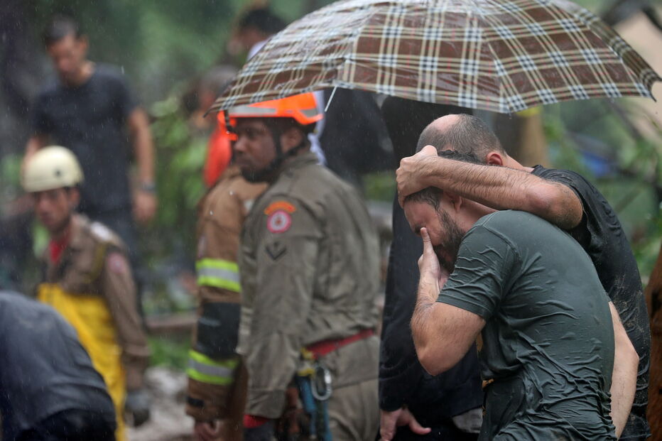 Inundações provocam caos nas ruas do Rio de Janeiro