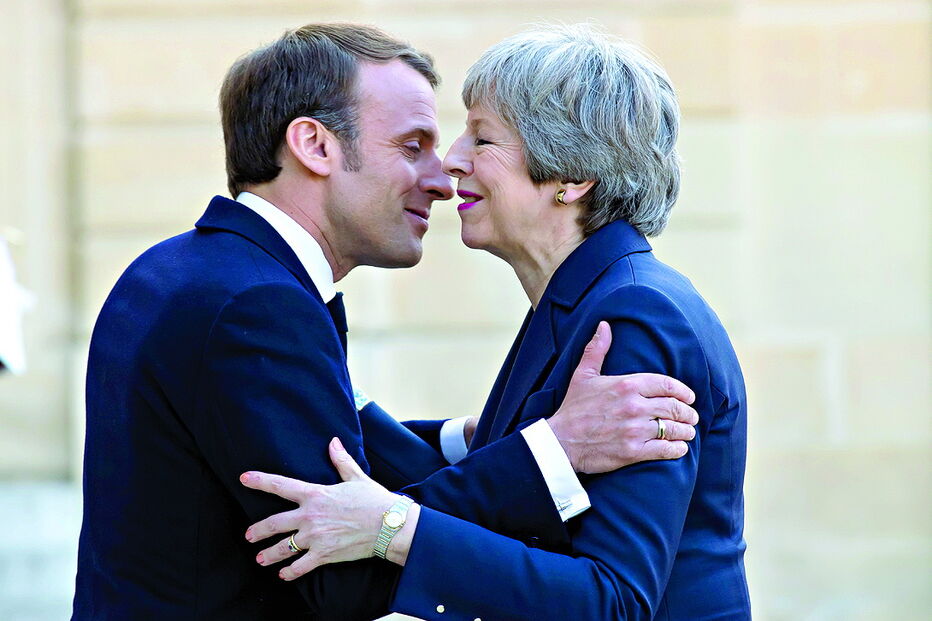 Macron recebeu May no Eliseu para debater uma nova extensão do Brexit 