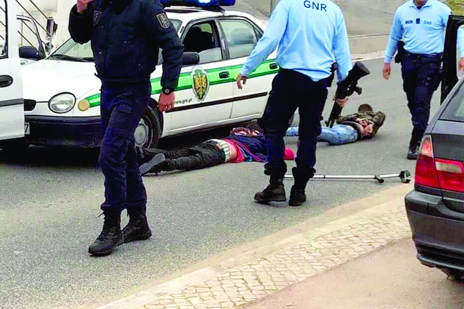 Momento da detenção, em Almeirim, no ano passado, após abalroarem um carro-patrulha da GNR 