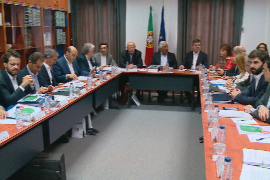 Filho de adjunto no Ministério dos Negócios Estrangeiros com cargo na União Europeia 