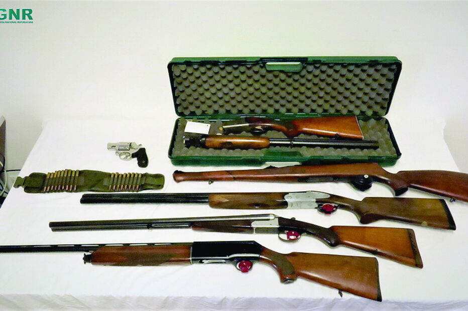 GNR apreende armas de fogo   