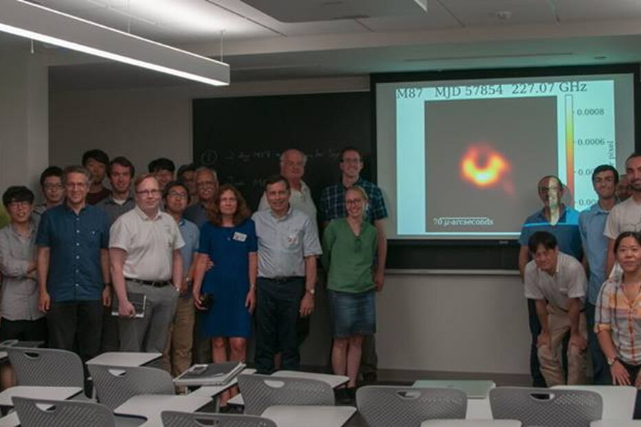 Katie Bouman com a equipa