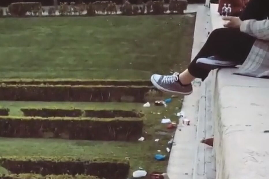 Adeptos alemães deixam garrafas e sacos espalhados no Parque Eduardo VII em Lisboa