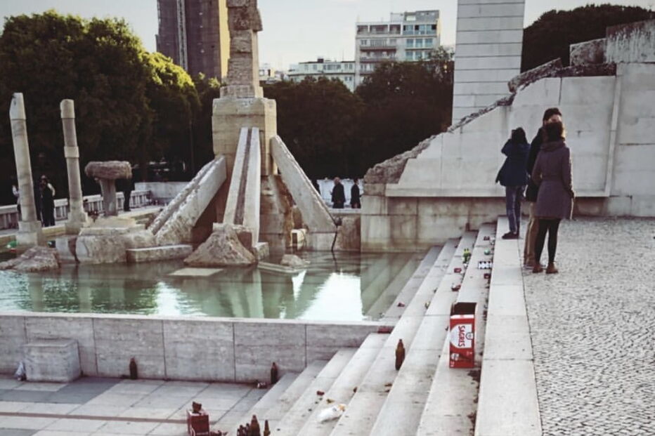 Adeptos alemães deixam garrafas e sacos espalhados no Parque Eduardo VII em Lisboa
