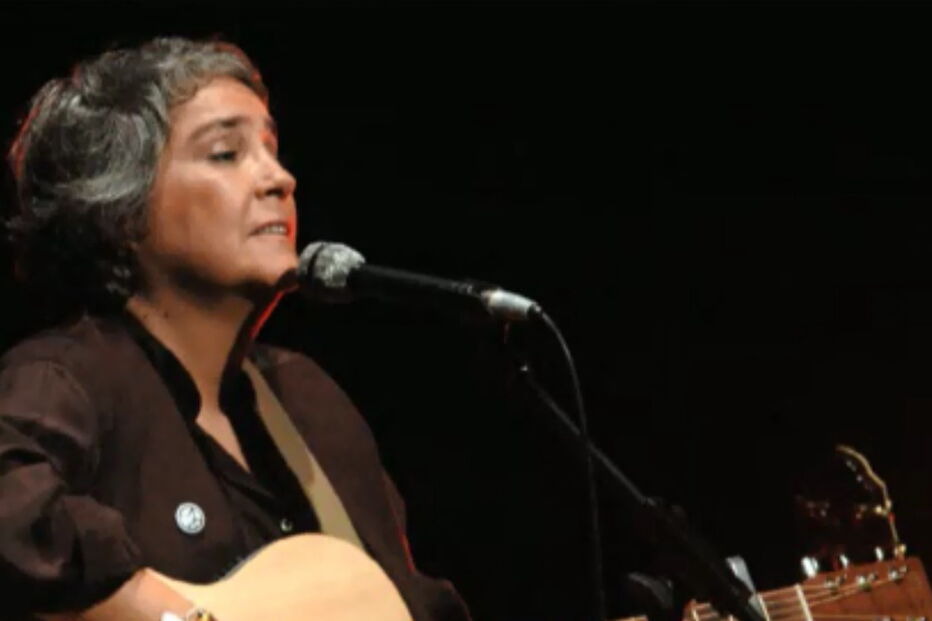 Cantora Dina morre com 62 anos após doença