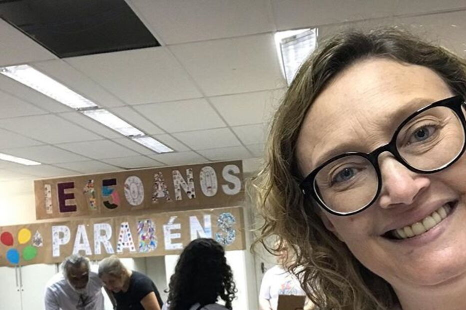 Humorista condenado após rasgar e esfregar nos órgãos genitais carta de deputada 