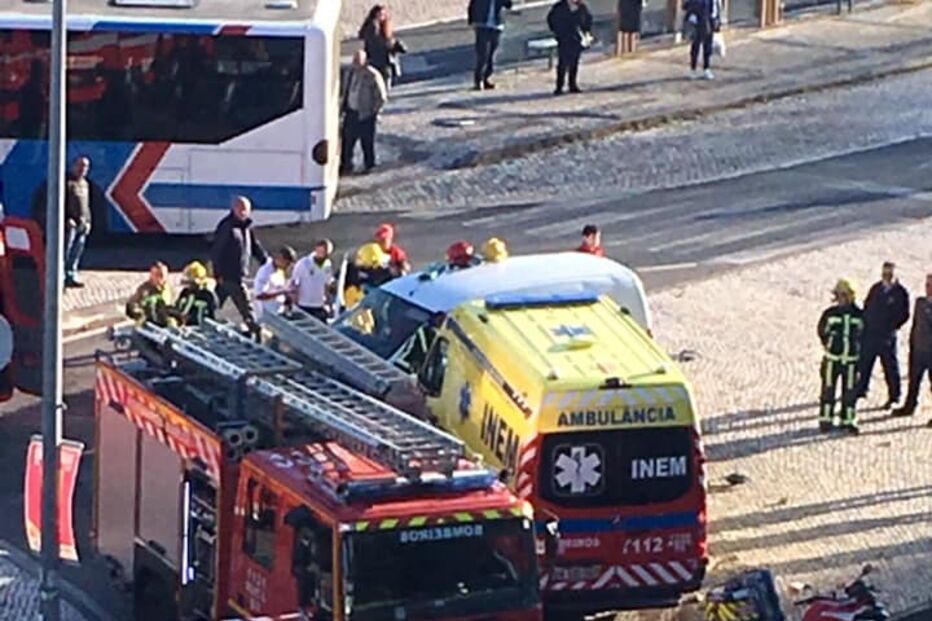 Acidente na estação de Monte Abrãao em Sintra