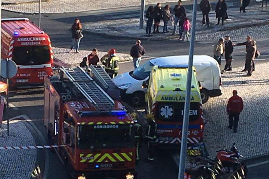 Acidente na estação de Monte Abrãao em Sintra