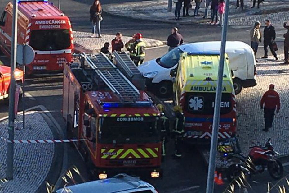 Acidente na estação de Monte Abrãao em Sintra