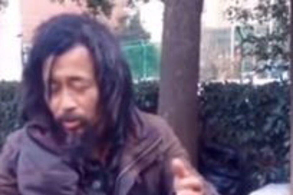 Shen Wei, Sem-abrigo alcança estrelato através das redes sociais