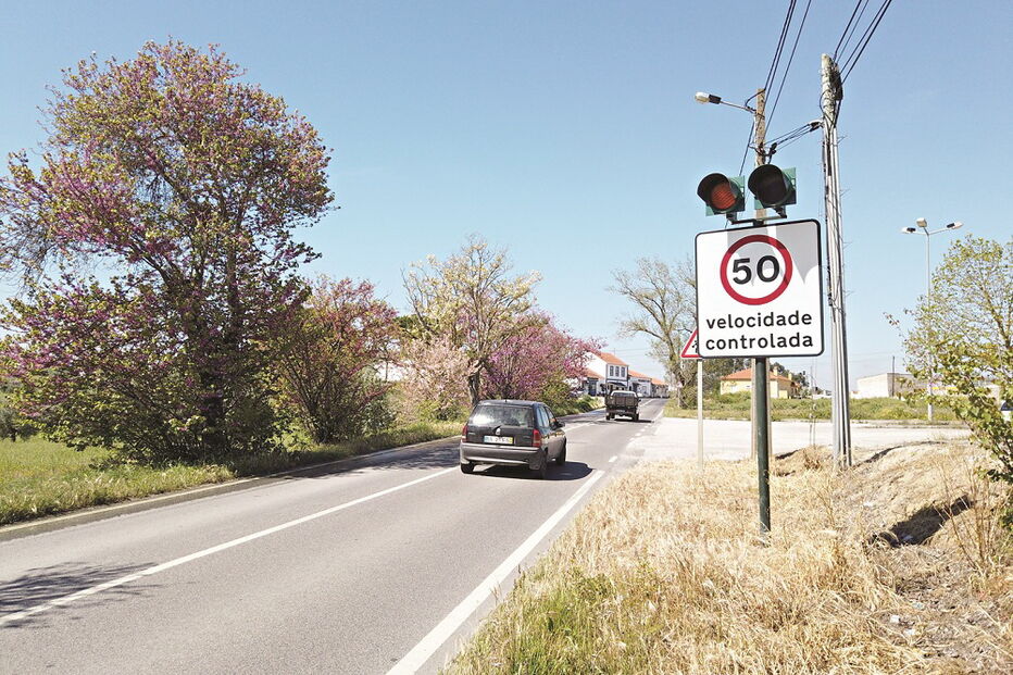 Estrada Nacional 114 tem dois radares a limitar a velocidade a 50 quilómetros/hora em Perofilho, nos arredores de Santarém  