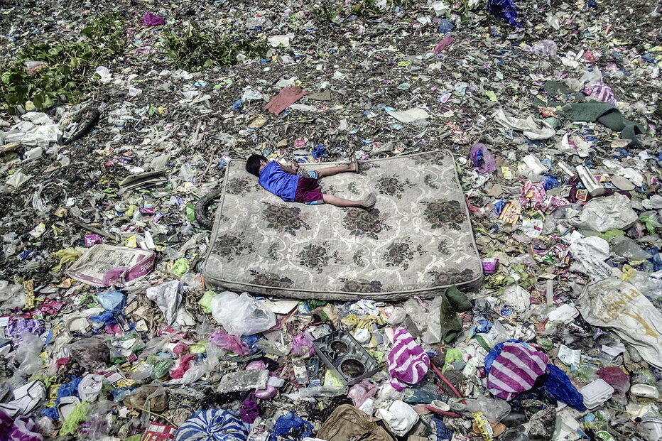 A criança que Mário Cruz apanhou no rio Pasig