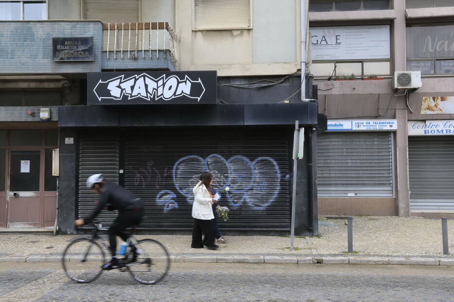 Loja de roupa assaltada no Barreiro