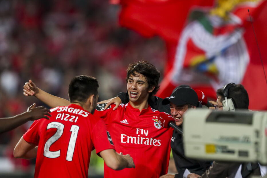 João Félix marca golo e corre para celebrar com o irmão mais novo