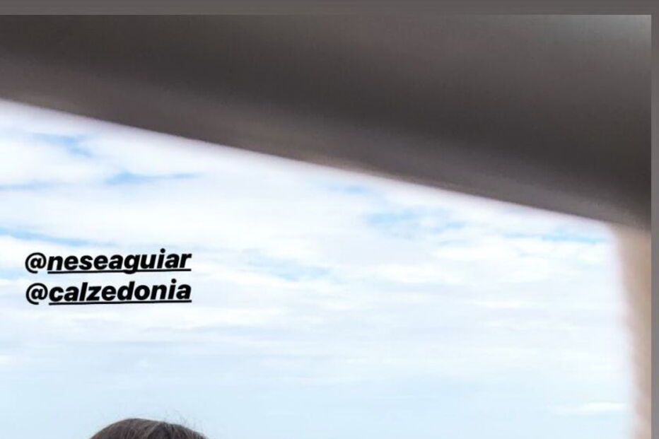 Carolina Loureiro arrasa de biquíni