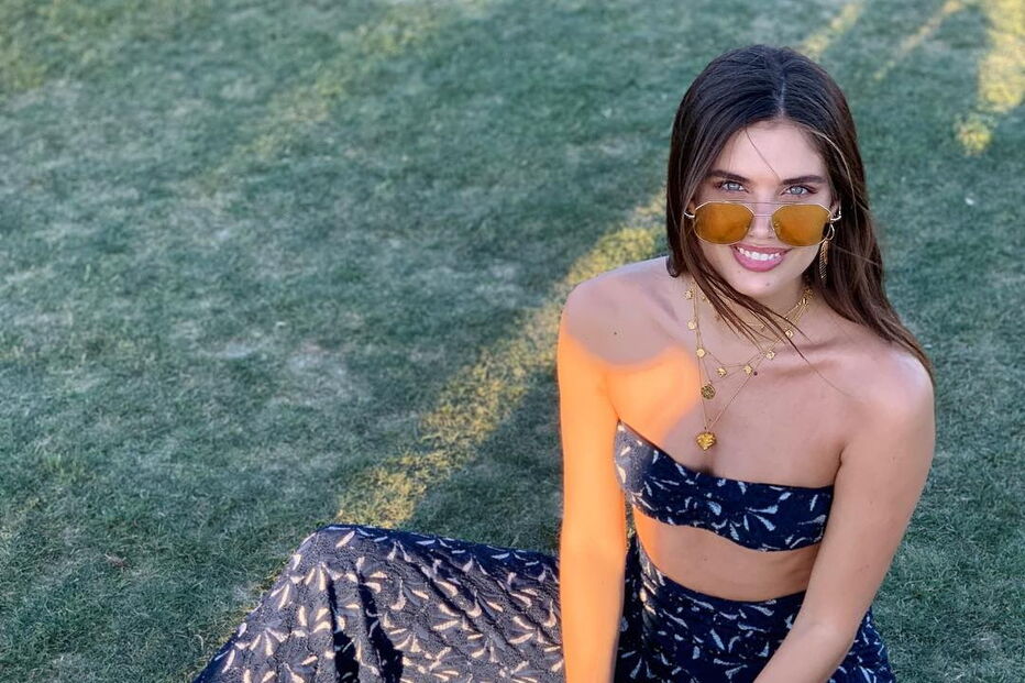 Sara Sampaio no festival de música Coachella