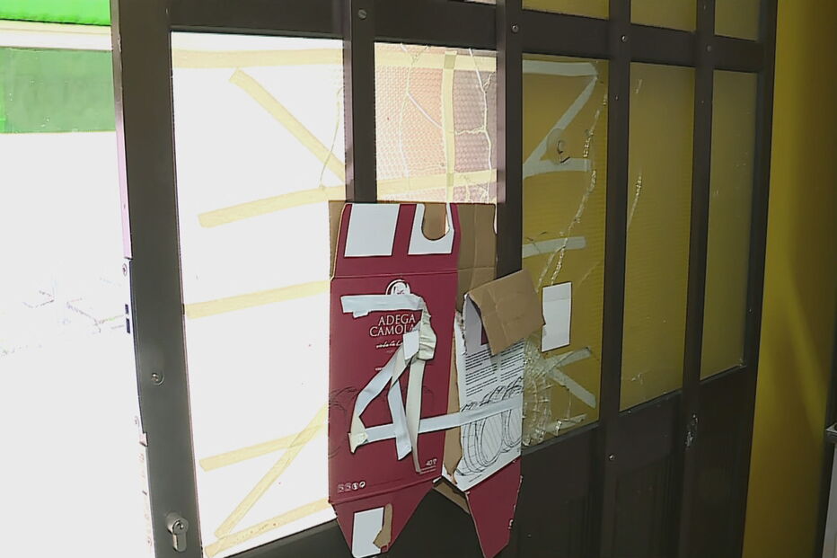 Proprietário espancado durante assalto a café em Almada