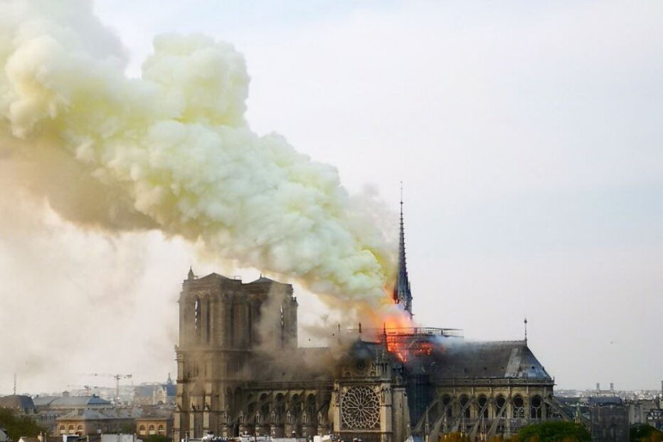  Incêndio na Catedral de Notre-Dame