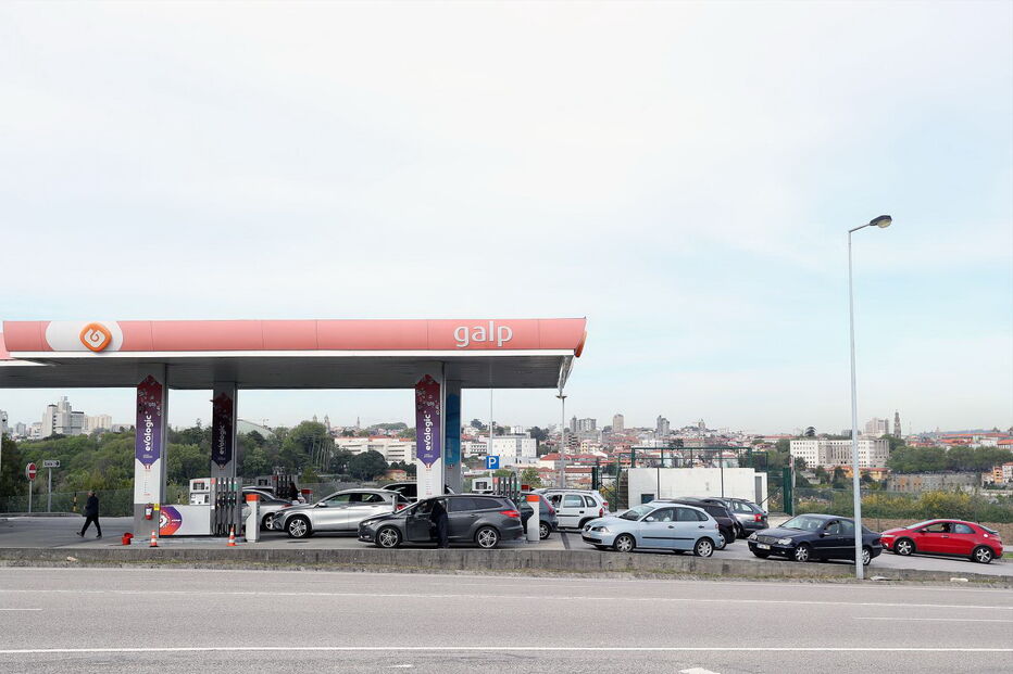 Longas filas nos postos de combustível