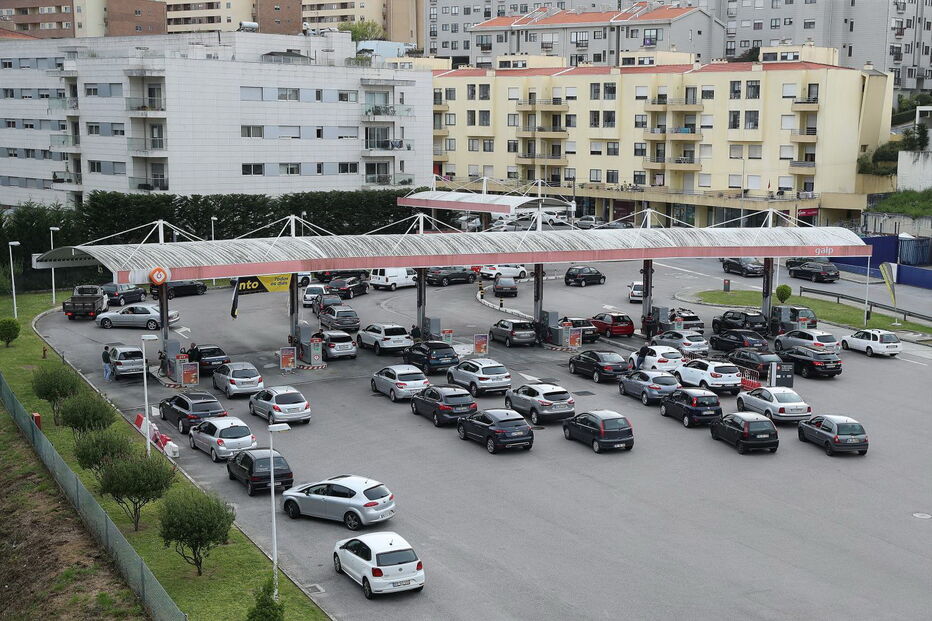 Longas filas nos postos de combustível