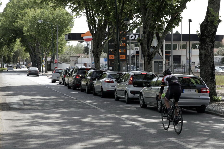 Longas filas nos postos de combustível