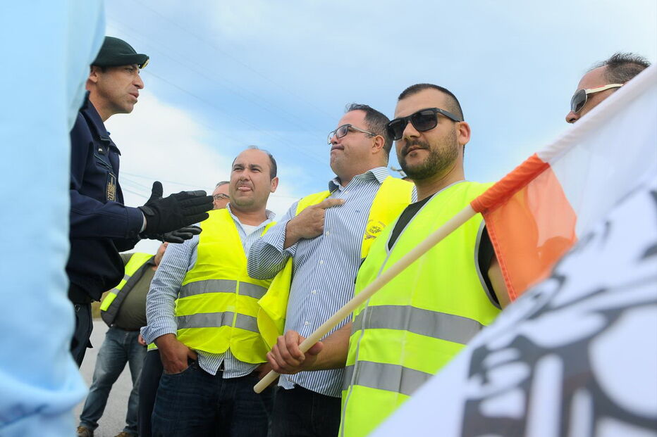 Concentração de motoristas durante greve nacional leva a intervenção da GNR