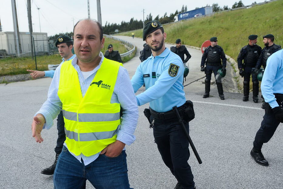 Concentração de motoristas durante greve nacional leva a intervenção da GNR