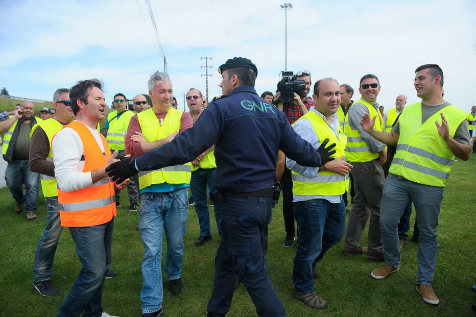 Concentração de motoristas durante greve nacional leva a intervenção da GNR
