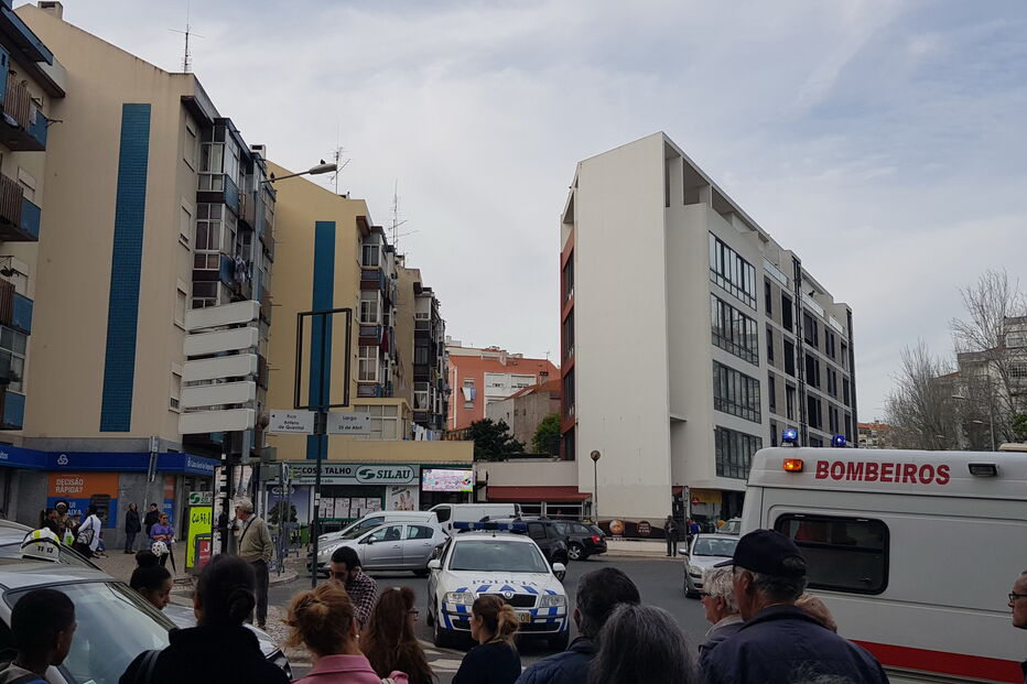 Atropela mulher e criança de quatro anos e põe-se em fuga