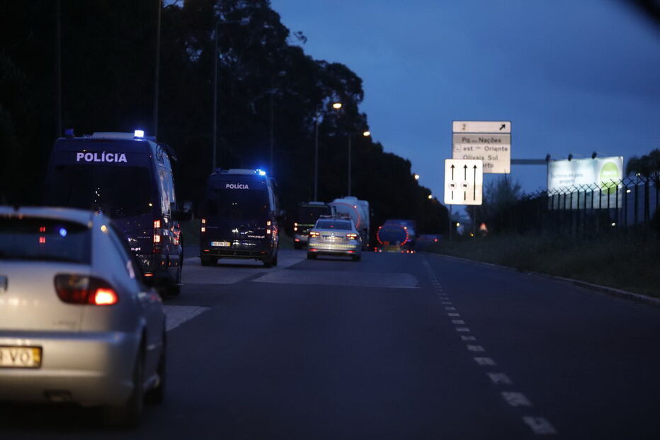 Camiões com combustível escoltados pela GNR até ao Aeroporto de Lisboa 