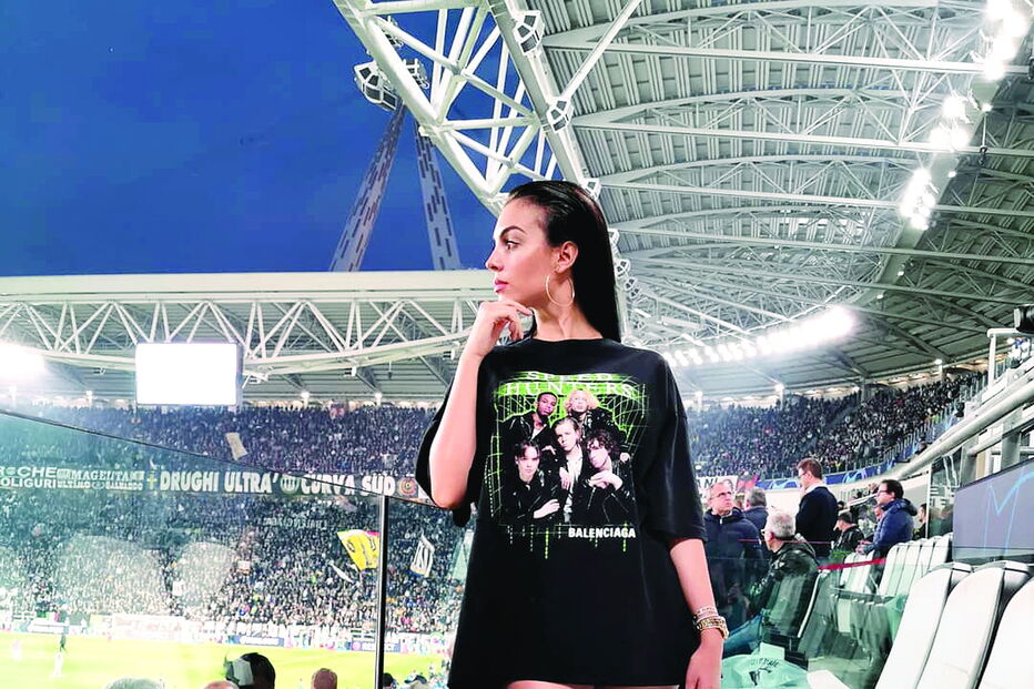 Georgina encanta nas bancadas a torcer por Ronaldo