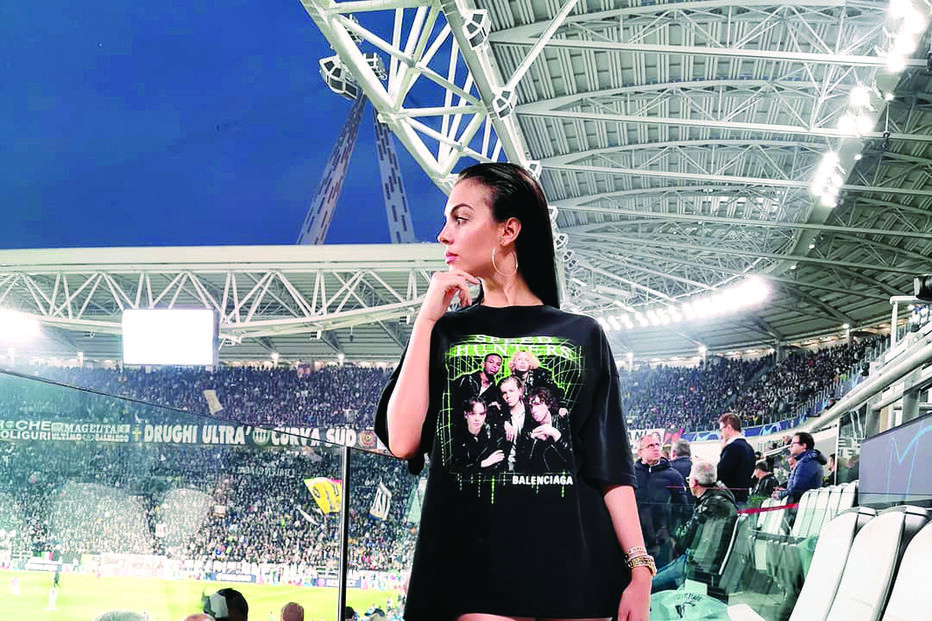 Georgina encanta nas bancadas a torcer por Ronaldo