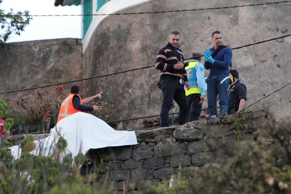 Autocarro com 57 passageiros caiu de ribanceira na Madeira