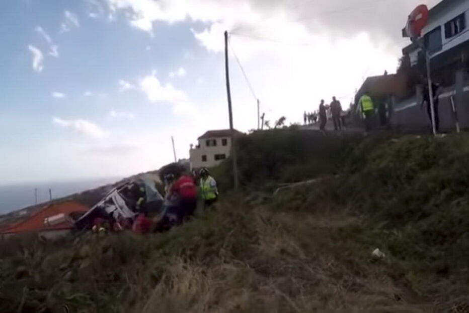 Autocarro com 57 passageiros caiu de ribanceira na Madeira