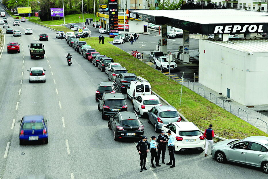 Quilómetros de fila para abastecer