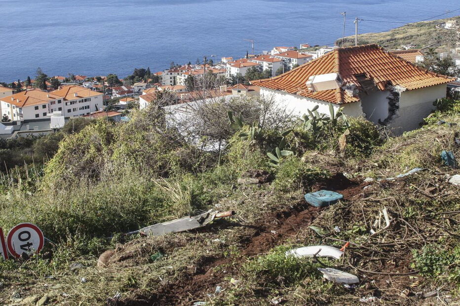 Autocarro caiu sobre casa e matou 29 pessoas na Madeira