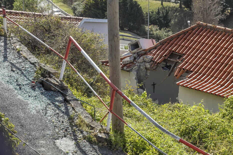 Autocarro caiu sobre casa e matou 29 pessoas na Madeira
