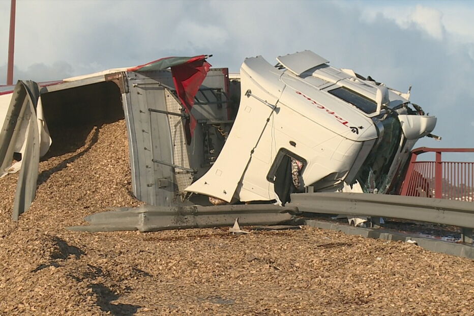 Acidente corta trânsito na ponte da Figueira da Foz