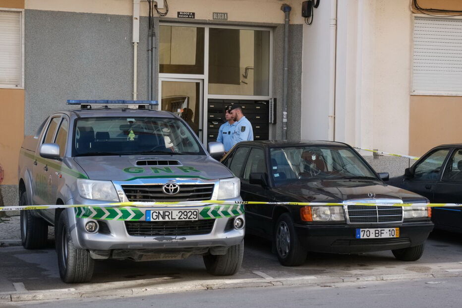 Idoso de 86 anos dispara contra vizinho em prédio no Pinhal Novo