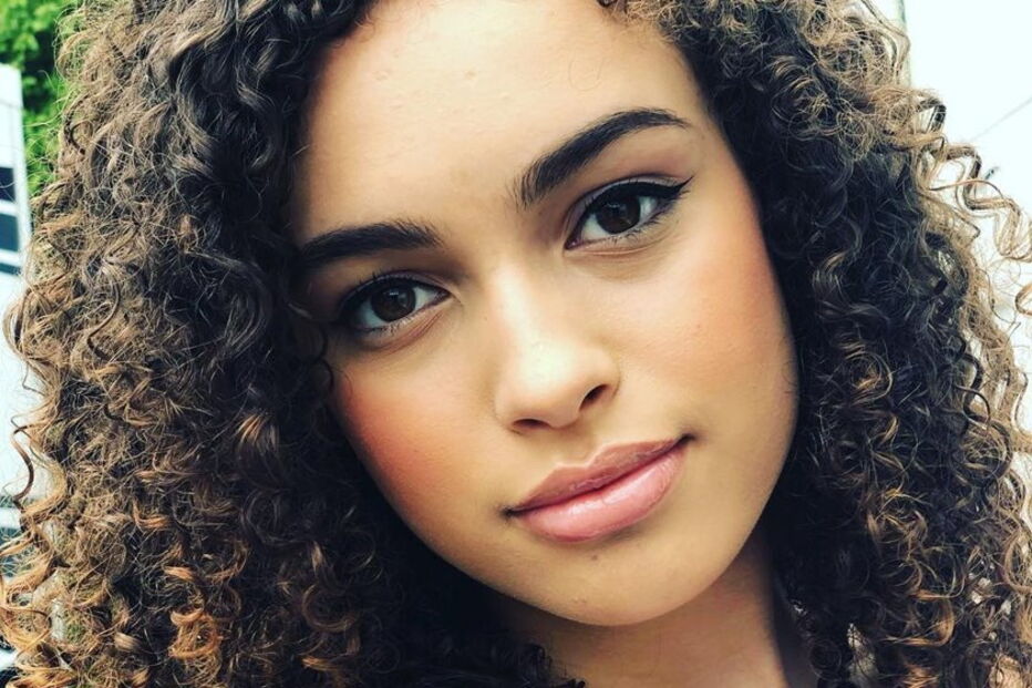 Atriz britânica morre aos 16 anos na sequência de um desmaio