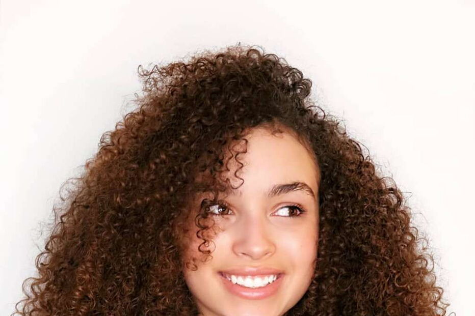 Atriz britânica morre aos 16 anos na sequência de um desmaio