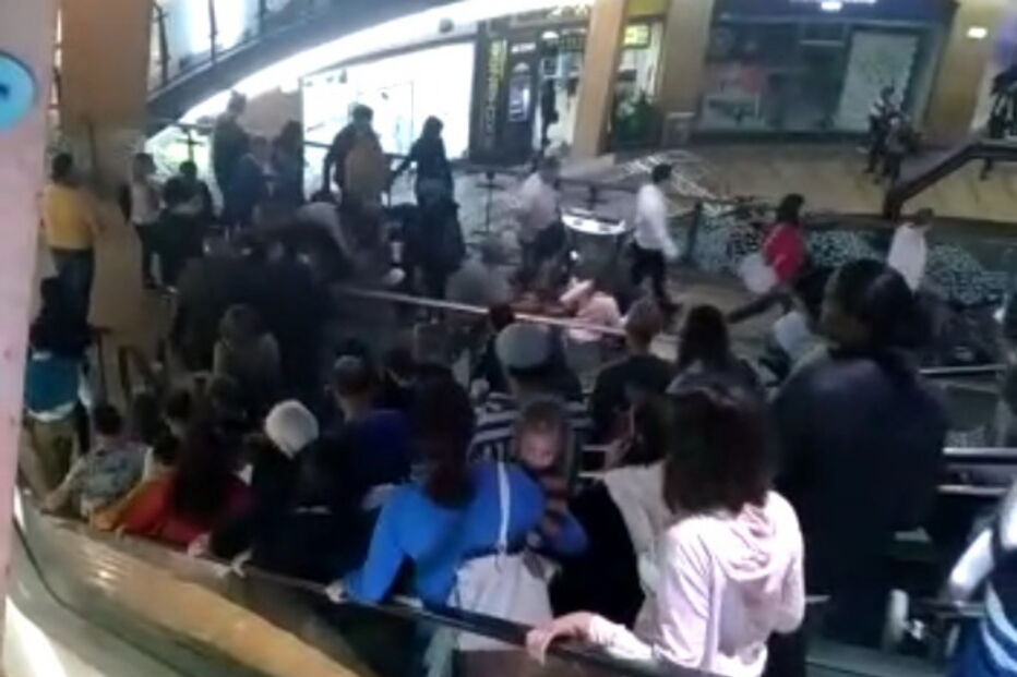 Fogo na zona da restauração obriga à evacuação do Almada Forum